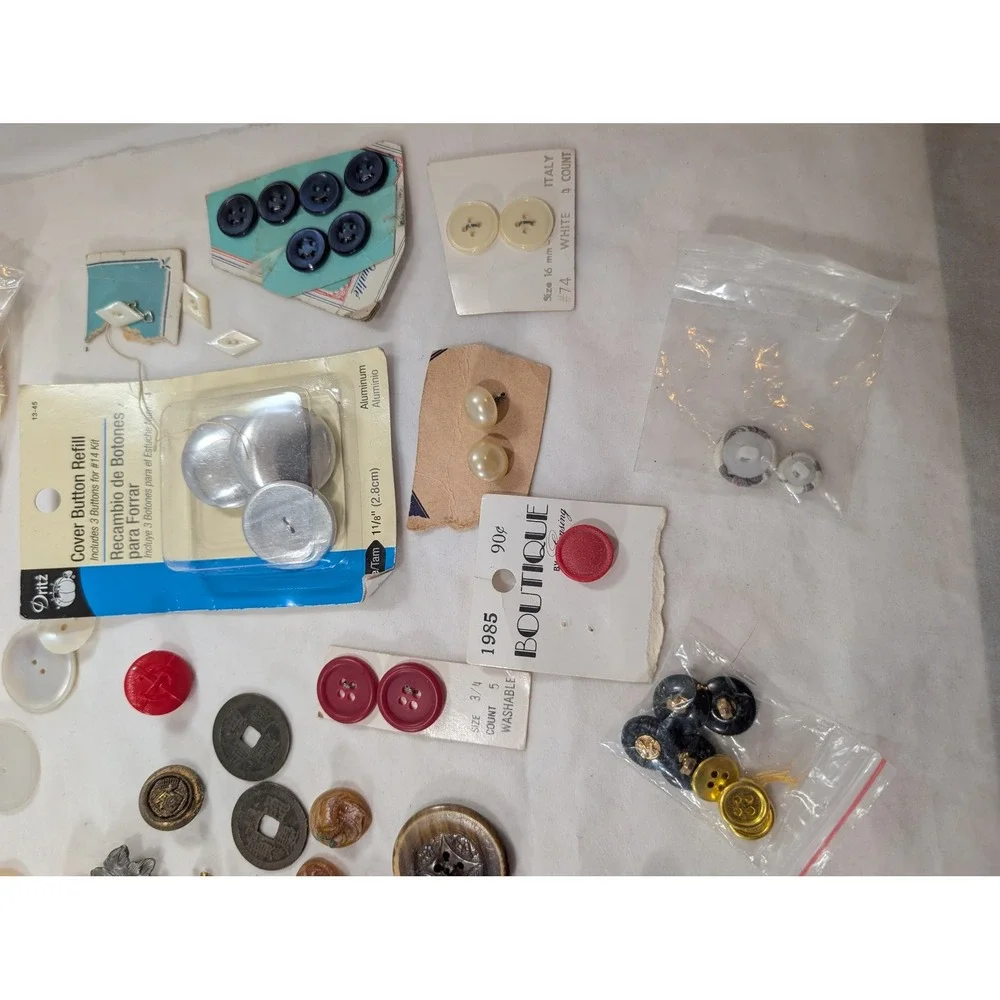 Huge Vintage Button Lot Mother of Pearl Metal Novelty Sewing Crafting Assorted